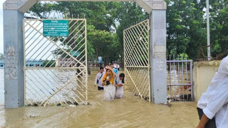 বন্যার মধ্যেই সিলেটে এইচএসসি পরীক্ষা শুরু হয়েছে আজ বন্যার মধ্যেই সিলেটে এইচএসসি পরীক্ষা শুরু হয়েছে আজ