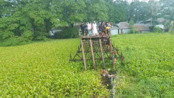 সেতু ভেঙে মাইক্রোবাস খালে, ১০ বরযাত্রী নিহত সেতু ভেঙে মাইক্রোবাস খালে, ১০ বরযাত্রী নিহত