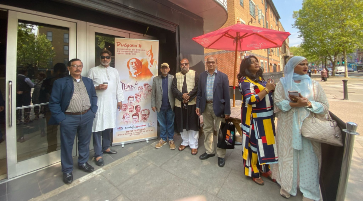 লন্ডনে বাংলা সিনেমা “মাইক” প্রদর্শন, চলচ্চিত্রপ্রেমীদের ভীড় লন্ডনে বাংলা সিনেমা “মাইক” প্রদর্শন, চলচ্চিত্রপ্রেমীদের ভীড়