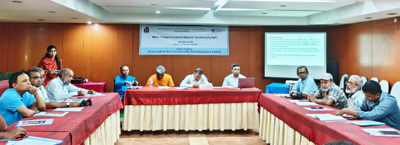 অভ্যন্তরীণ অভিবাসীদের অধিকার নিয়ে সাংবাদিকদের সঙ্গে গণমাধ্যম