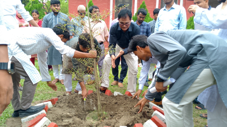 আরসিআরইউ’র ১৩তম প্রতিষ্ঠাবার্ষিকীতে ফিলিস্তিনে শহীদদের জন্য দোয়া আরসিআরইউ’র ১৩তম প্রতিষ্ঠাবার্ষিকীতে ফিলিস্তিনে শহীদদের জন্য দোয়া