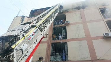 গুলিস্তানে সুন্দরবন স্কয়ার মার্কেটে ভয়াবহ আগুন, নিয়ন্ত্রণে ১১ ইউনিট