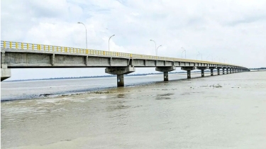 হু হু করে বাড়ছে তিস্তার পানি, ভাঙনে ঝুঁকিতে সেতু–সড়ক
