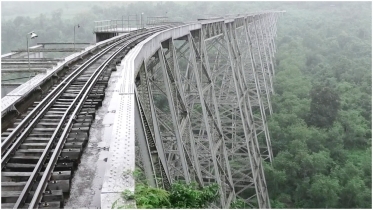মিয়ানমারে বিস্ফোরণ ঘটিয়ে ঐতিহাসিক রেলসেতু উড়িয়ে দিলো বিদ্রোহীরা