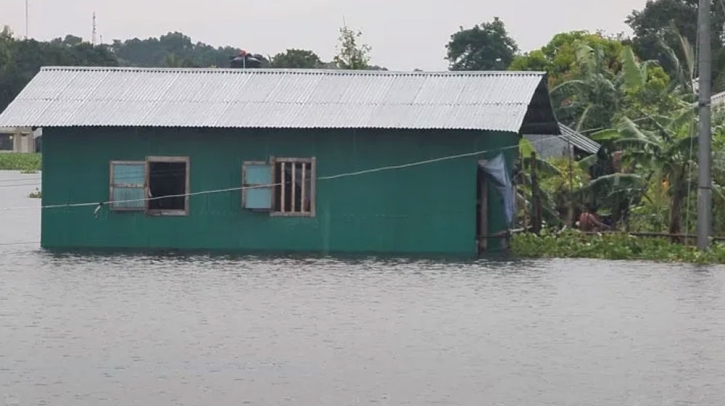 রাঙামাটিতে এখনো পানিবন্দি ২৩ হাজারের বেশি মানুষ রাঙামাটিতে এখনো পানিবন্দি ২৩ হাজারের বেশি মানুষ