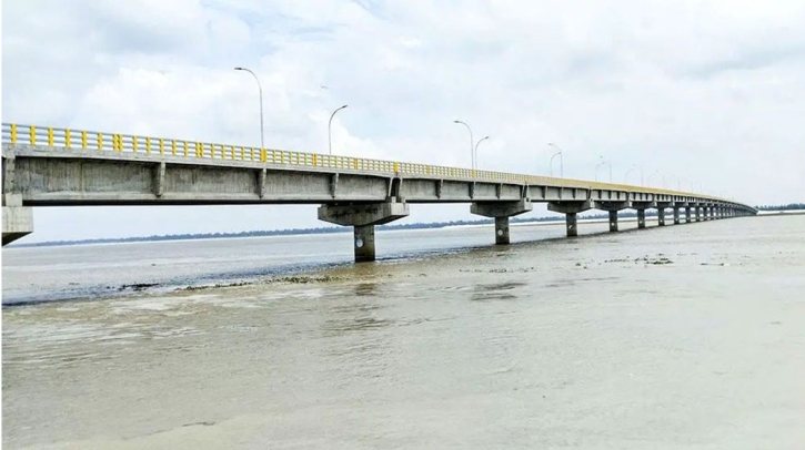 হু হু করে বাড়ছে তিস্তার পানি, ভাঙনে ঝুঁকিতে সেতু–সড়ক
