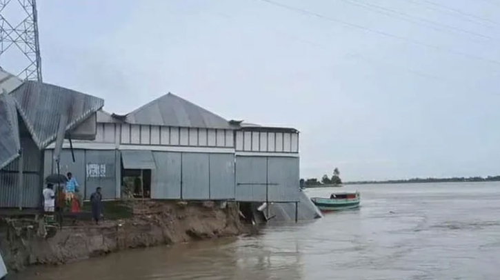 মুন্সীগঞ্জে পদ্মা নদীতে ভাঙন, হুমকিতে শতাধিক ঘরবাড়ি