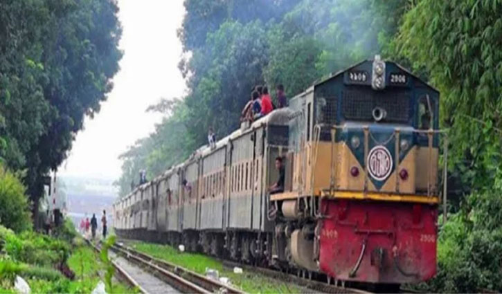 জুলাই ঘোষণাপত্র: সিলেট থেকে বিশেষ ট্রেনে এল ৬০ জন জুলাই ঘোষণাপত্র: সিলেট থেকে বিশেষ ট্রেনে এল ৬০ জন