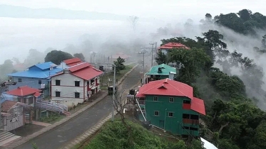 পাহাড় ধসে সাজেকে আটকা চার শতাধিক পর্যটক