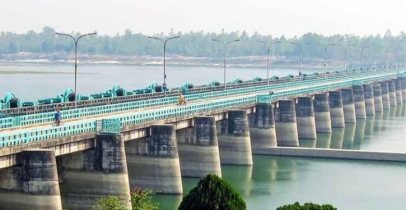 তিস্তার পানি বিপৎসীমা ৫২.১৫ মিটার অতিক্রম করে প্রবাহিত হয়েছে।