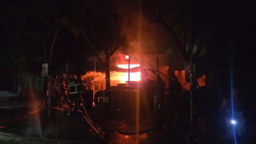 কালীগঞ্জে ৪ টি ব্যবসায় প্রতিষ্ঠানে ভয়াবহ আগুন