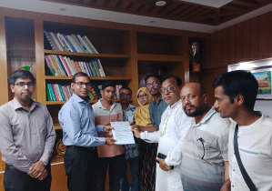 ঝিনাইদহ জেলা প্রশাসকের কাছে স্মারকলিপি