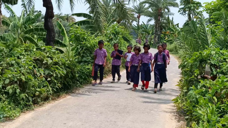 ঝিনাইদহে তীব্র গরমে কাহিল শিক্ষার্থীরা ঝিনাইদহে তীব্র গরমে কাহিল শিক্ষার্থীরা