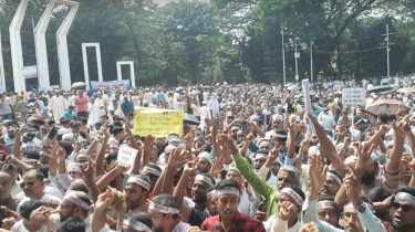 ‘মার্চ টু সচিবালয়’-এ যোগ দিতে শহীদ মিনারে হাজারো শিক্ষক