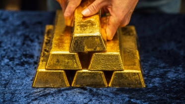 সোনার দাম বেড়ে ফের ২ লাখ টাকা ছাড়াল সোনার দাম বেড়ে ফের ২ লাখ টাকা ছাড়াল