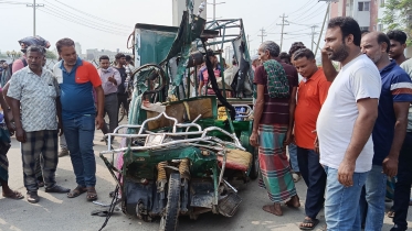 জামালপুরে কাভার্ডভ্যান-ইজিবাইক সংঘর্ষে নিহত ৩ জামালপুরে কাভার্ডভ্যান-ইজিবাইক সংঘর্ষে নিহত ৩