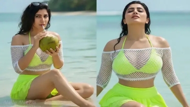 কক্সবাজার সৈকতের পানিতে নামলেই শরীর চুলকায় নায়লা নাঈমের!