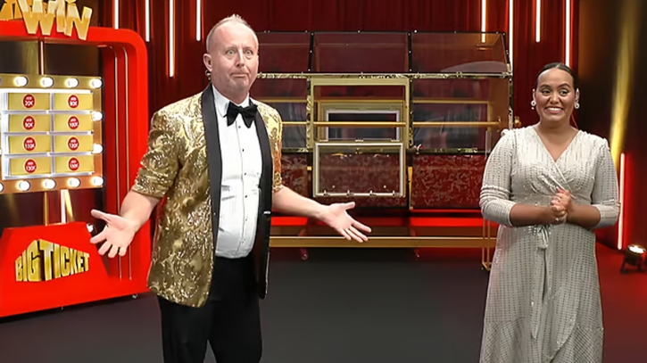 আমিরাতে ৪০ লাখ টাকার সোনা জিতলেন বাংলাদেশি বিক্রয়কর্মী