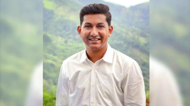 ‘তুই ফ্যাসিস্ট’ বলে যমুনা টিভির সাংবাদিককে মারধর করে পুলিশ