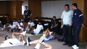উত্তপ্ত নেপাল, ঢাকায় ফিরতে পারছেন না জামালরা