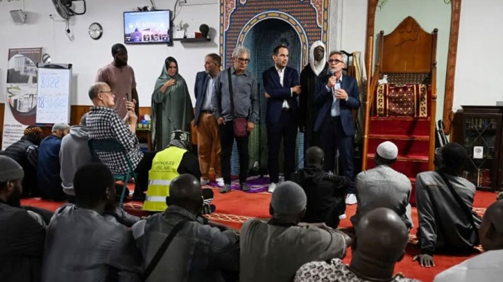 ফ্রান্সে ৯ মসজিদের সামনে শূকরের মাথা, ক্ষুব্ধ মুসলিমরা