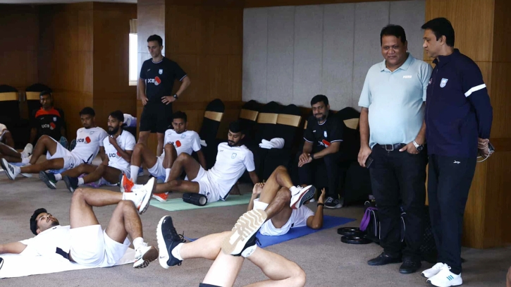 উত্তপ্ত নেপাল, ঢাকায় ফিরতে পারছেন না জামালরা
