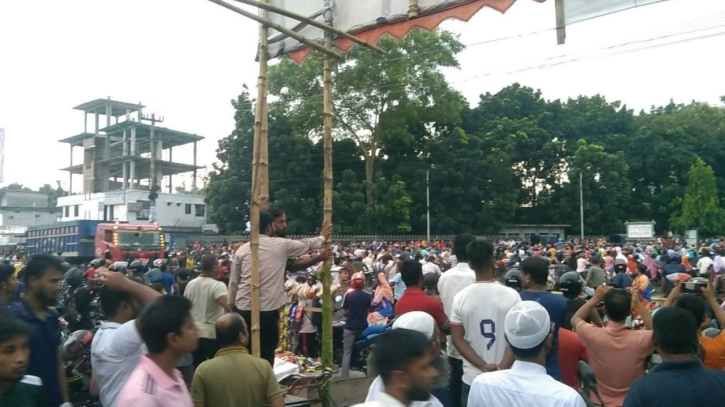 উত্তরা ইপিজেডে টানা আন্দোলনের পর সংঘর্ষে শ্রমিক নিহত, আহত ৮ উত্তরা ইপিজেডে টানা আন্দোলনের পর সংঘর্ষে শ্রমিক নিহত, আহত ৮